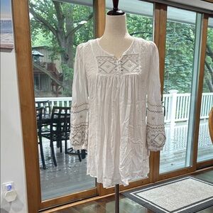 Monoreno Embroidered White Women's Top